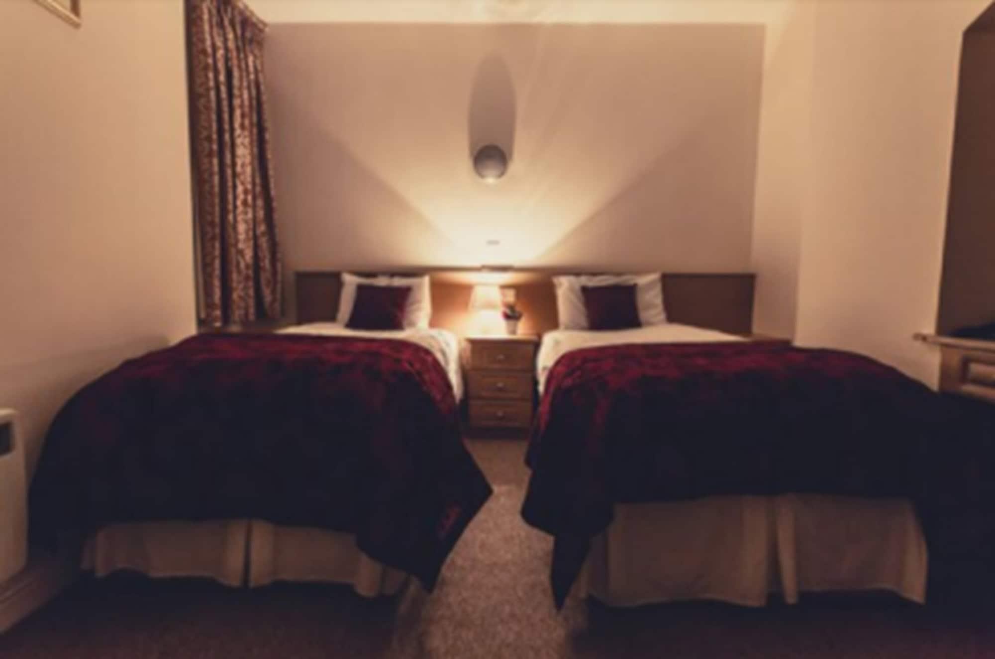 Celtic Lodge Guesthouse - Restaurant & Bar Дъблин Екстериор снимка