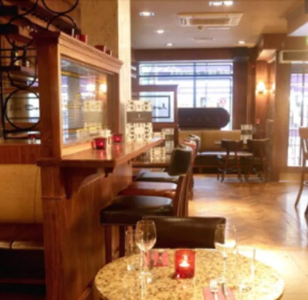 Celtic Lodge Guesthouse - Restaurant & Bar Дъблин Екстериор снимка