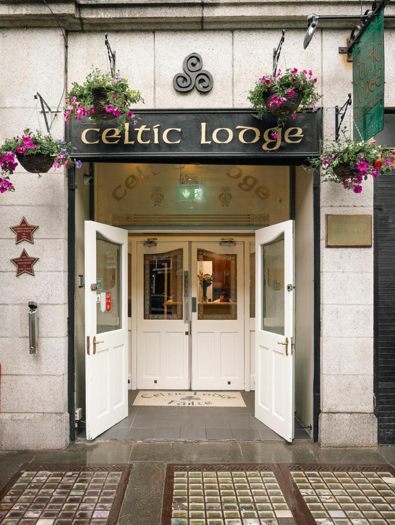 Celtic Lodge Guesthouse - Restaurant & Bar Дъблин Екстериор снимка
